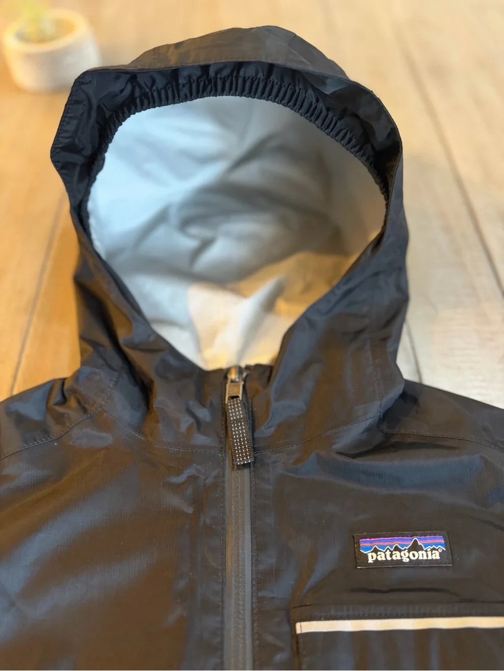 Patagonia Kids’ H2No Hooded Rain Jacket in Black, size XS (5–6) Unisex